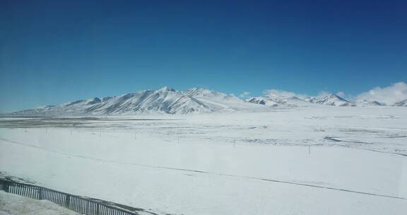 冬季青藏铁路火车天路沿途风景4K青藏高原