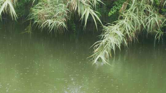 古城下雨素材