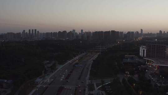 武汉傍晚灯光明亮车来车往的公路航拍