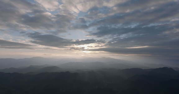 阳光光影普照山川大地