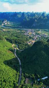 竖屏航拍桂林草坪乡冠岩风景区多镜头航拍