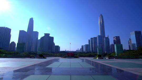 蓝天阳光照耀深圳市民中心