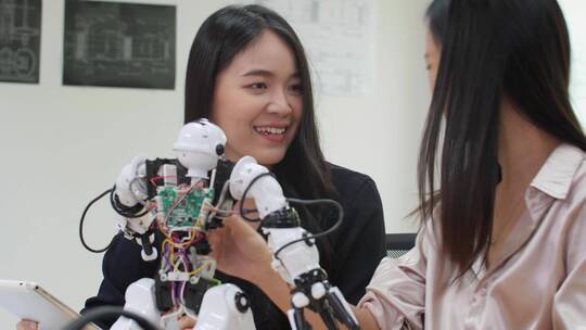 青年创新创业机器人 人工智能
