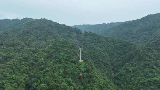 森林索道航拍缆车树林俯拍山林登山索道缆车