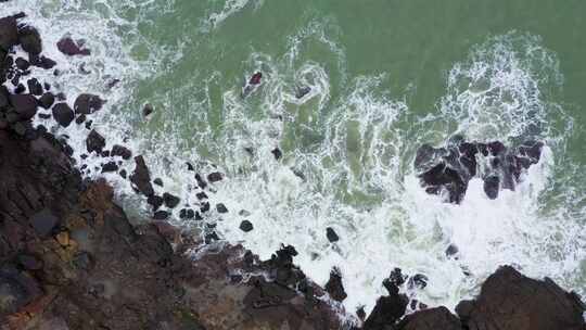 福建平潭岛海岸线礁石海浪空镜