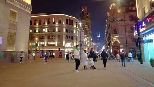 上海外滩夜晚春节南京路步行街夜景人流视频