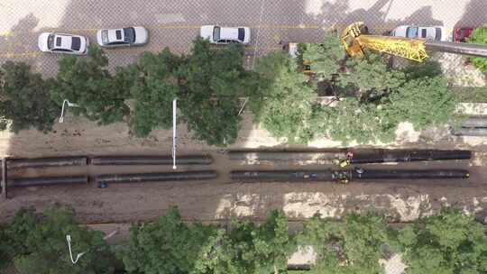 俯拍城市在建管道安装施工现场