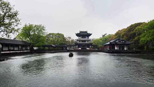 江苏无锡蠡园春秋阁的烟雨视频素材模板下载