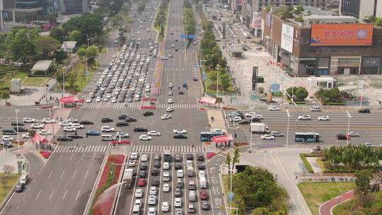 航拍东莞城市大道拥堵交通东莞大道鸿福路