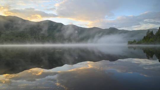 湖面水面水雾晨雾