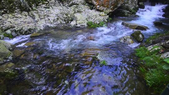 高山泉水溪水流水瀑布