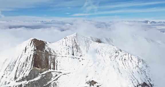 航拍川西美丽雪山风景山路盘旋