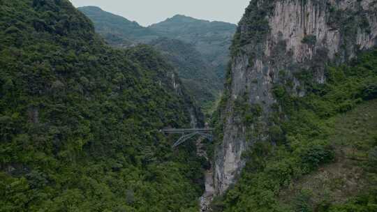 云南滇越铁路屏边大峡谷人字桥铁路桥远景