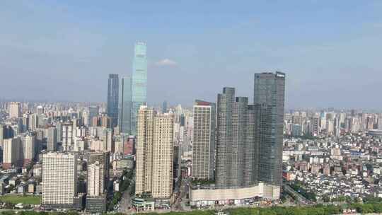 俯瞰视角下的繁华都市中心景象