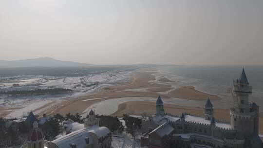 山东威海下雪海边沙滩城堡航拍全景4k