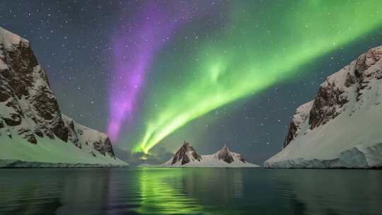 北极雪山极光自然风光