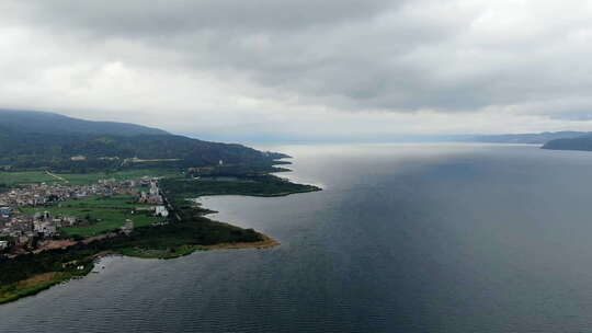 云南松茸空镜抚仙湖湖岸远山风起云涌