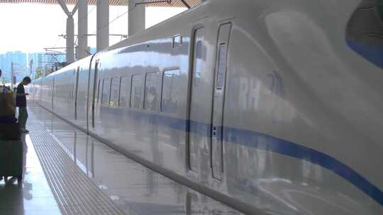 火车动车高铁列车进站第一视角视频素材模板下载