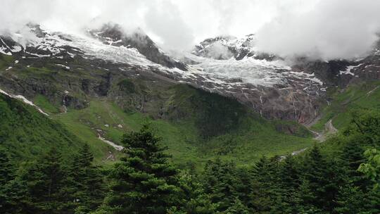 云南迪庆雨崩村冰湖梅里雪山自然风光