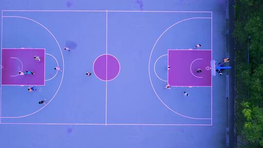 蓝紫色篮球场的鸟瞰