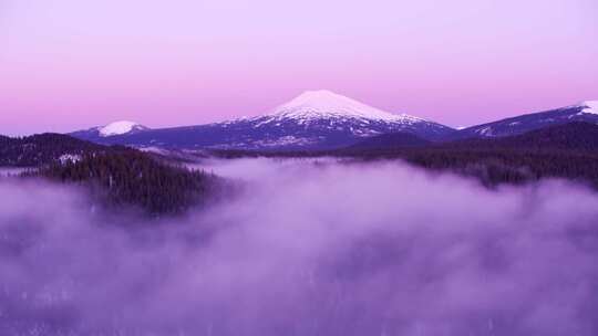 航拍雪山森林云海