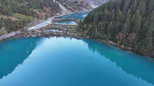 四川九寨沟彩林秋景和蓝色海子