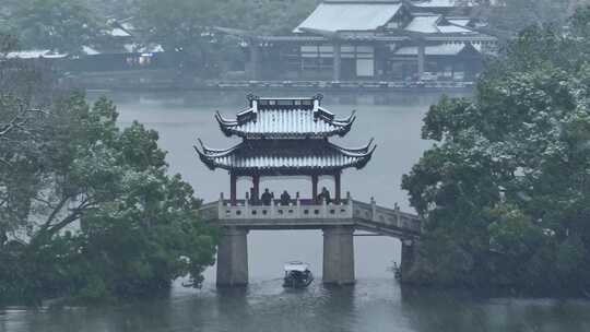 4K航拍西湖雷峰塔小瀛洲杨公堤孤山雪景