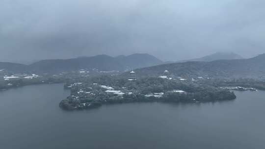 4K航拍西湖雷峰塔小瀛洲杨公堤孤山雪景