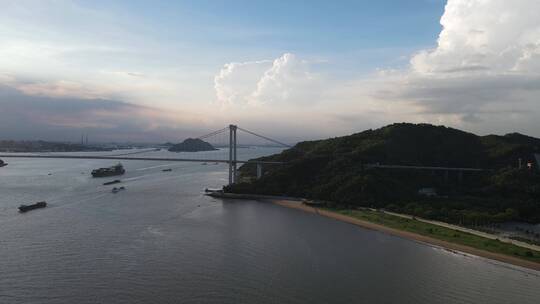 夕阳下的珠江口虎门大桥