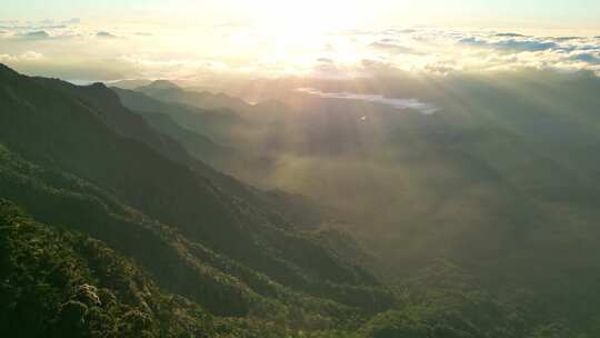 海南五指山热带雨林国家森林公园山脉日出