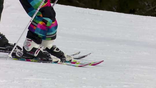 儿童滑雪特写视频素材模板下载