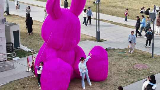 石家庄正太广场 巨型兔子