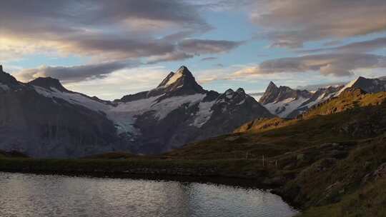 4k风景航拍瑞士巴克普湖雪山湖泊风景