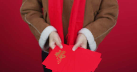 春节亚洲女性手拿红包