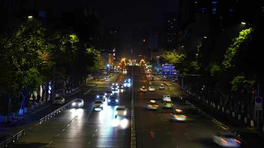 夜晚城市道路车流交通马路车来车往街景夜景