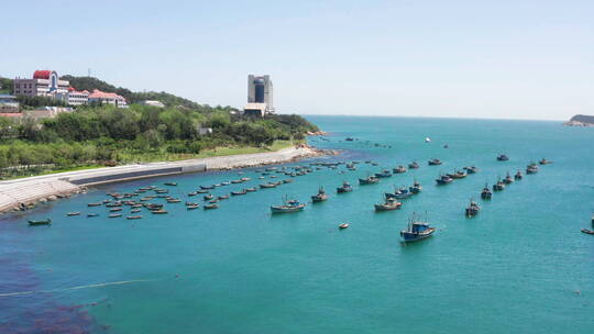 威海海滨正准备出发的渔船渔船