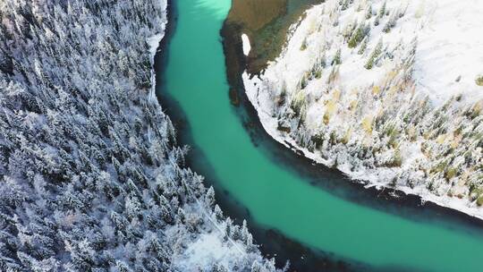 新疆喀纳斯河雪景航拍05
