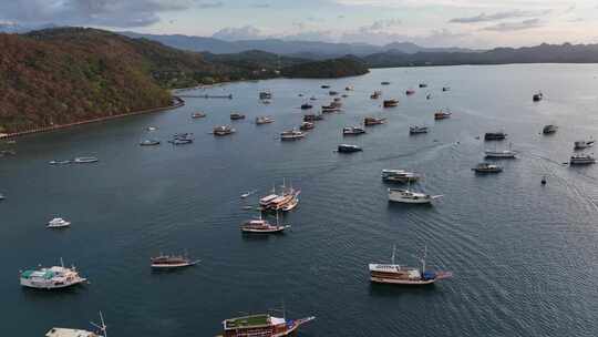 原创HDR印尼拉布安巴焦港口船队航拍景观