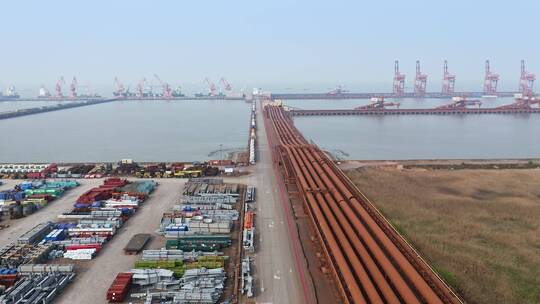 航拍上海工业园区矿产码头