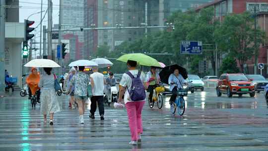 写意雨景城市升格素材