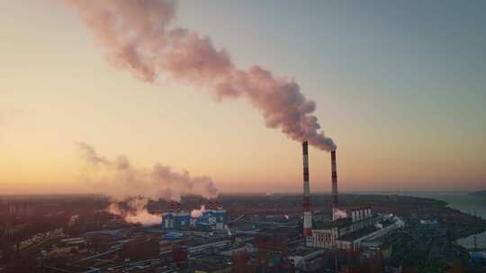 工业工厂污染，烟囱废气。工业区