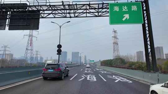 城市马路沿途风景开车第一视角道路公路素材视频素材模板下载
