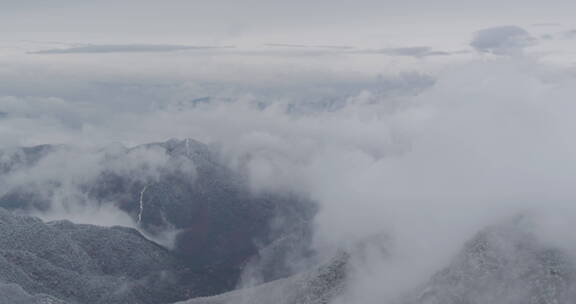 山东泰山风景区雪景下雪