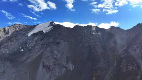 航拍四川岷山山脉主峰雪宝顶雪山风光