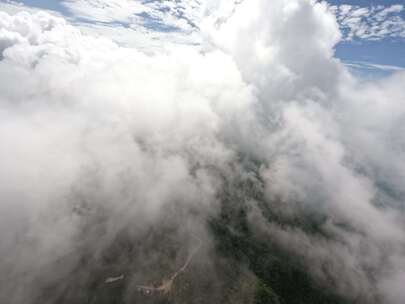 fpv穿越机航拍惠州双月湾海边沙滩穿上云层