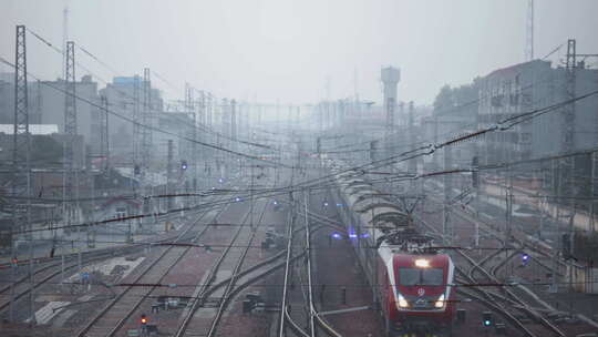 火车轨道 火车经过铁路桥