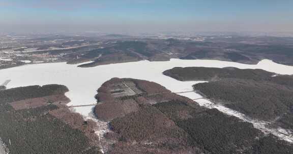 净月潭冬季结冰湖面航拍