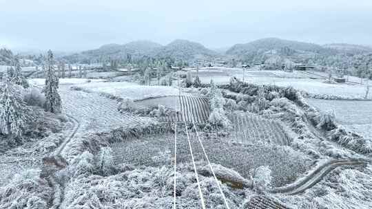 乡村冬日雪景俯瞰