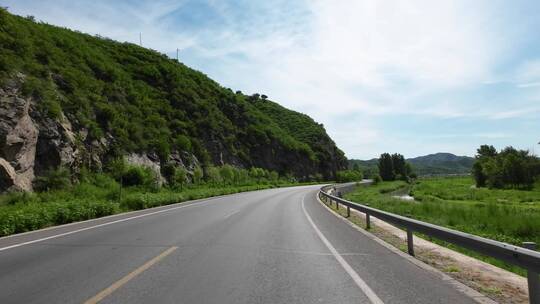 汽车第一视角公路沿途风景美丽公路