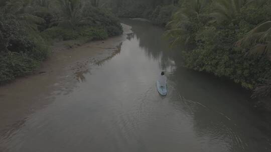 椰子岛河流美女模特划船 帆船运动 外模